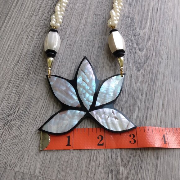 Vintage Lotus Shell Necklace Mother of Pearl Flower Boho Jewelry Lee Sands - Picture 9 of 10